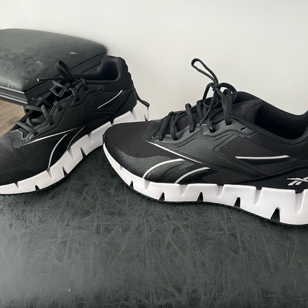 Reebok women's Black Athletic Shoes